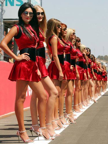 Scharfe Grid Girls bei der Formel 1