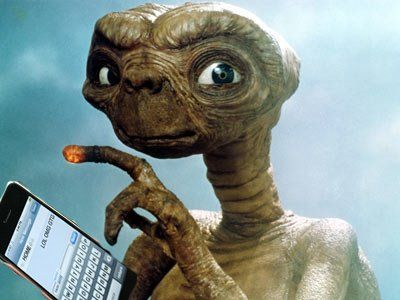 E.T. will mit Smartphone nach hause telefonieren