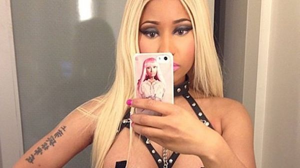 Nicki Minaj macht sexy Selfie