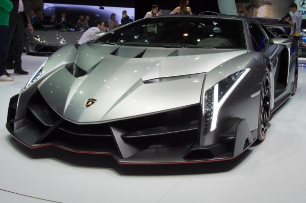 Scharfer Lamborghini Veneno will auf die Rennstrecke